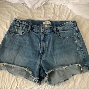 Abercrombie High Rise Mom Short Curve Love